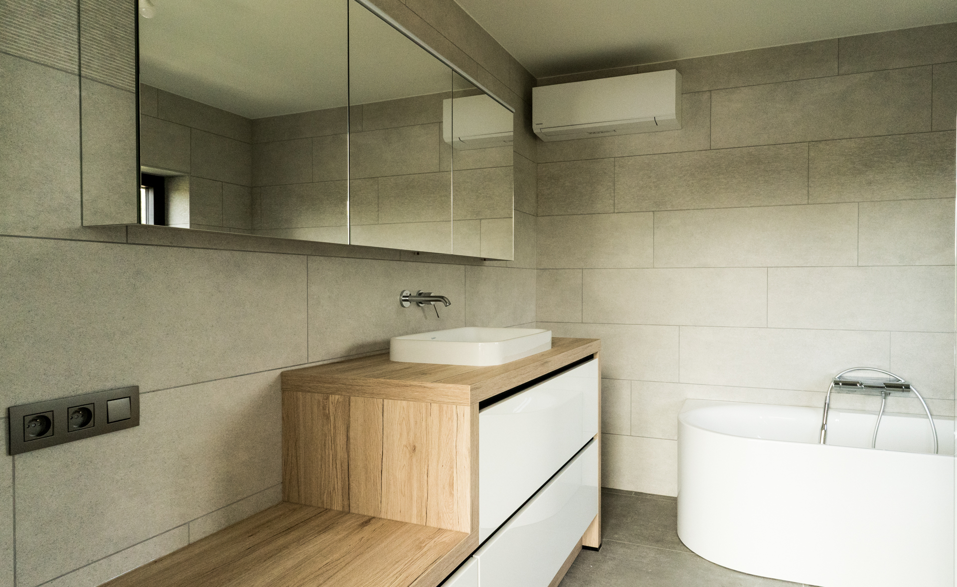 Modern & Strak badkamerrenovatie door A+ Keukens